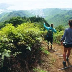 two people hiking in Hawaii for blog about about ai trip planning